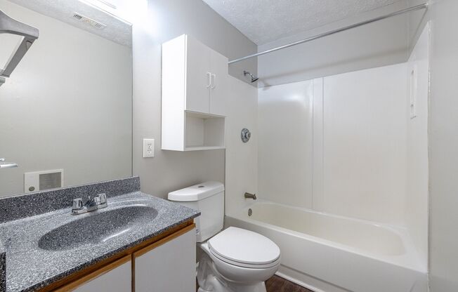 1 bed, 1.5 baths, 700 sqft, $1,200, Unit 1538-L