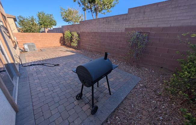 4 beds, 2.5 baths, $2,400