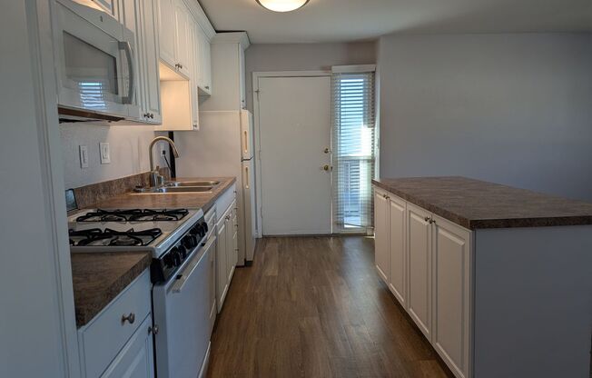 1 bed, 1 bath, 650 sqft, $2,195, Unit LP20