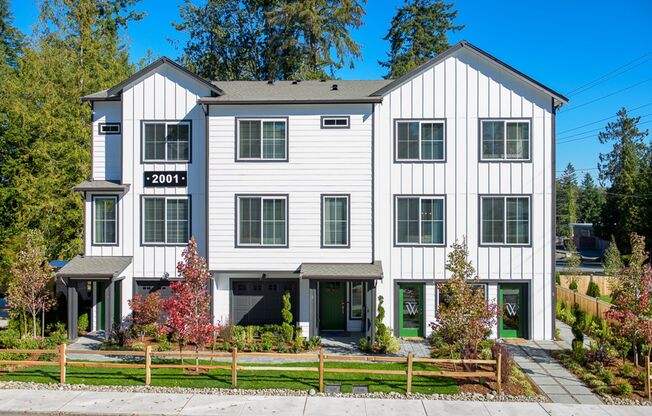4 Bedroom with Greenspace Privacy!