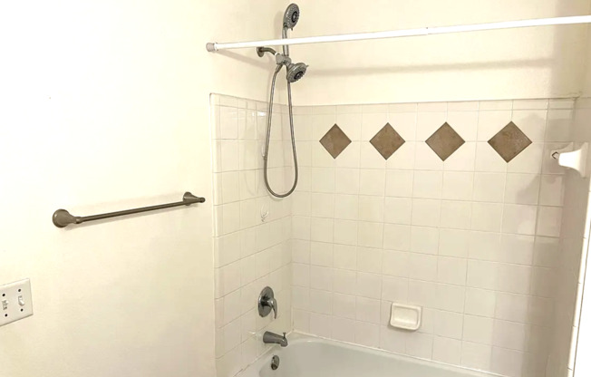 2 beds, 2 baths, $2,050, Unit Unit 5103