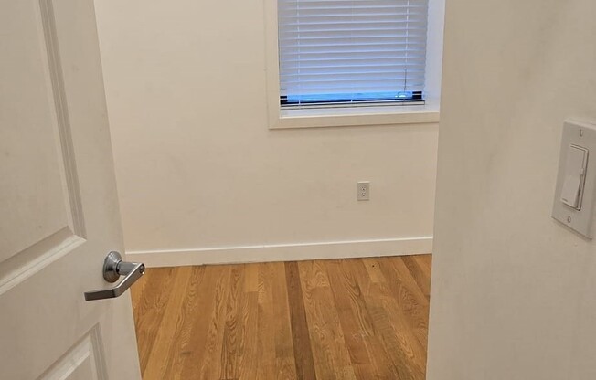 2 beds, 1 bath, $2,100, Unit 201