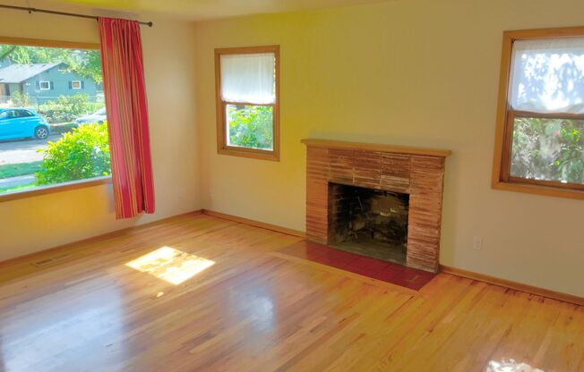 3 beds, 1 bath, $2,595