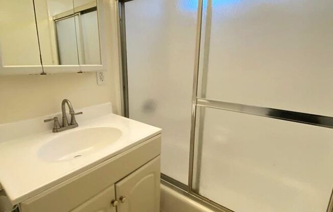 1 bed, 1 bath, $2,550, Unit 20