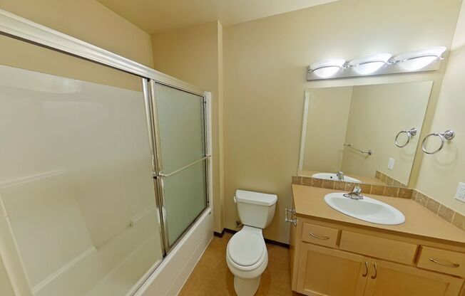 3 beds, 2 baths, 967 sqft, $2,400, Unit 302