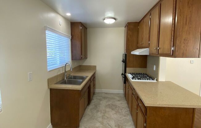 2 beds, 1 bath, 900 sqft, $1,900, Unit Apt 9