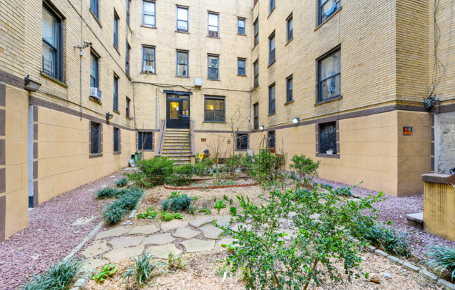 839 E 19 ST