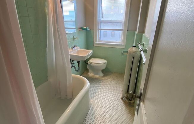 Studio, 1 bath, 380 sqft, $850, Unit 324