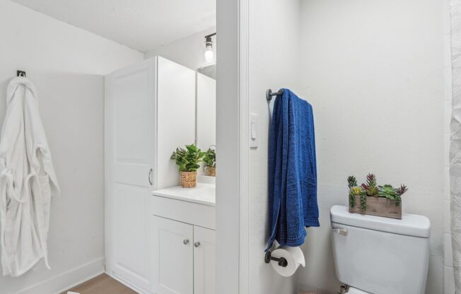 2 beds, 2 baths, 987 sqft, $1,595