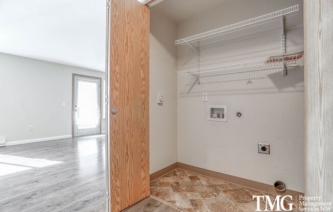 2 beds, 1 bath, 960 sqft, $1,475, Unit 220