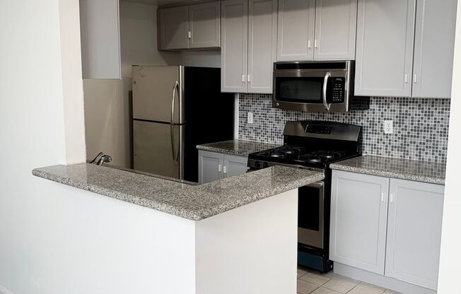 2 beds, 2 baths, $3,590, Unit 402