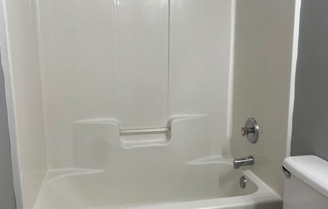 2 beds, 1 bath, $850, Unit 1306-A