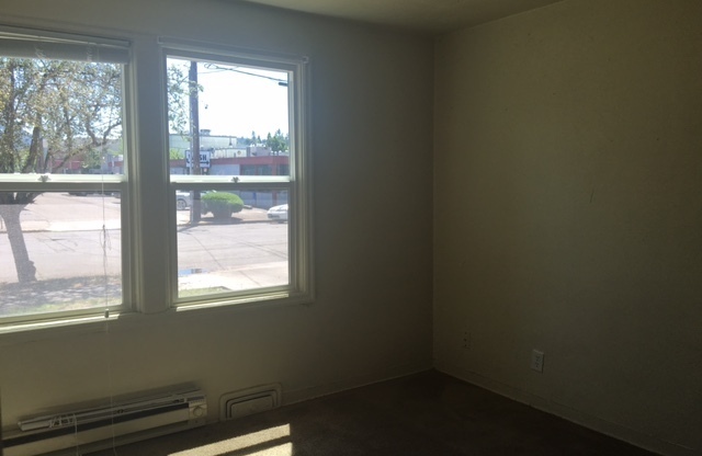 Vintage 2-Story 4BD/2BA Campus-Area Home!