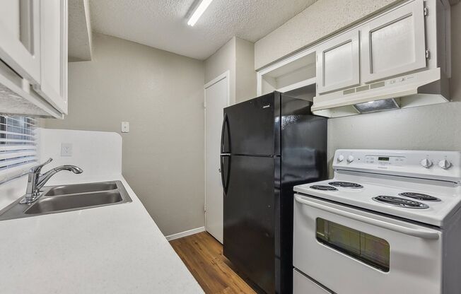 2 beds, 1 bath, 835 sqft, $1,050, Unit 211