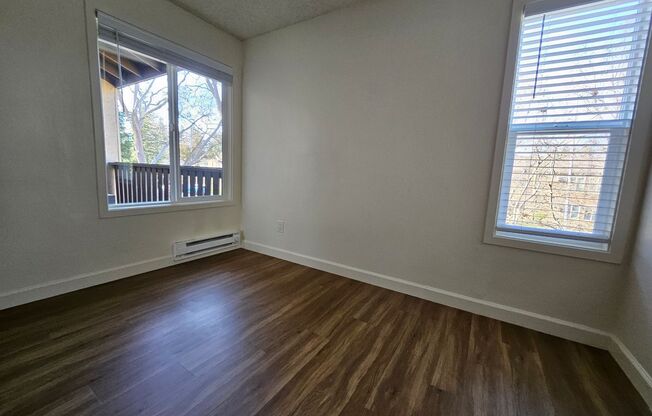 2 beds, 1 bath, 880 sqft, $2,420, Unit 10