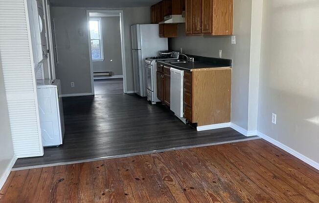 1 bed, 1 bath, 650 sqft, $700, Unit Unit 3