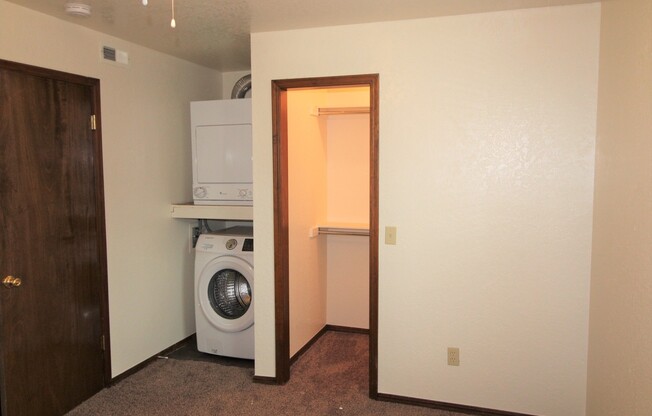 2 beds, 1 bath, 825 sqft, $795, Unit 12B