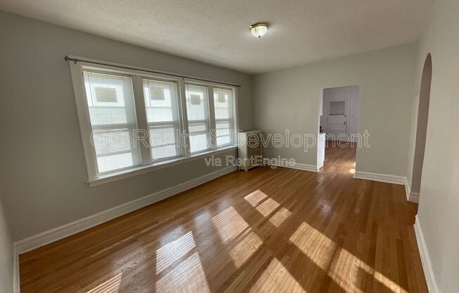 7512 N CLAREMONT AVE