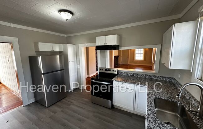 2 beds, 1 bath, $1,300