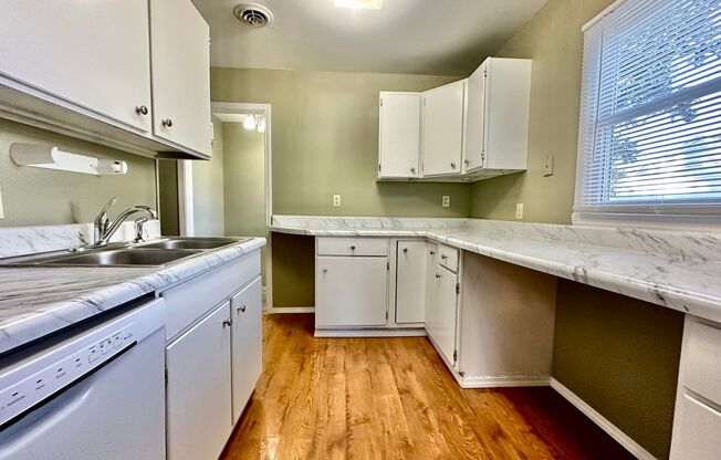 3 beds, 1 bath, $1,425