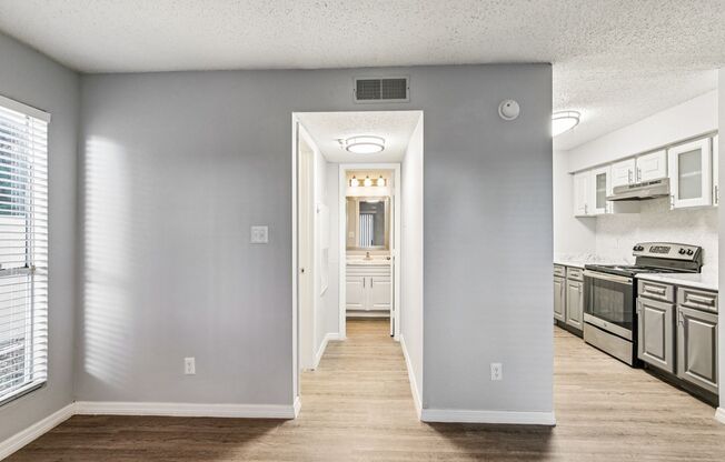 Studio, 1 bath, 450 sqft, $1,146, Unit 823