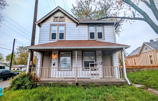 2 bed 1 bath duplex home!