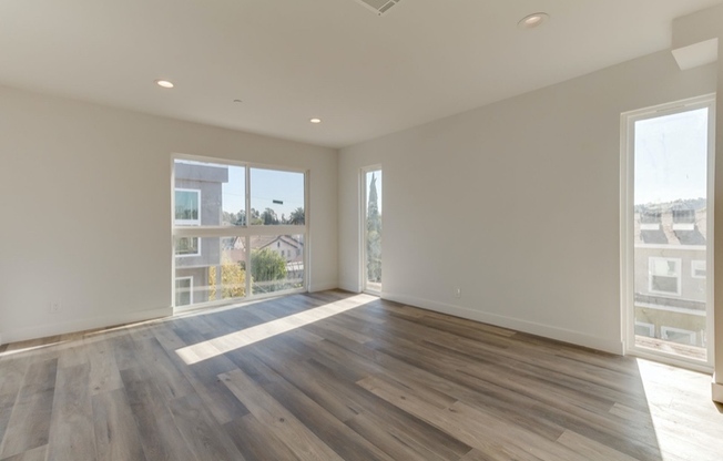 2304 1/2 CARMONA AVE