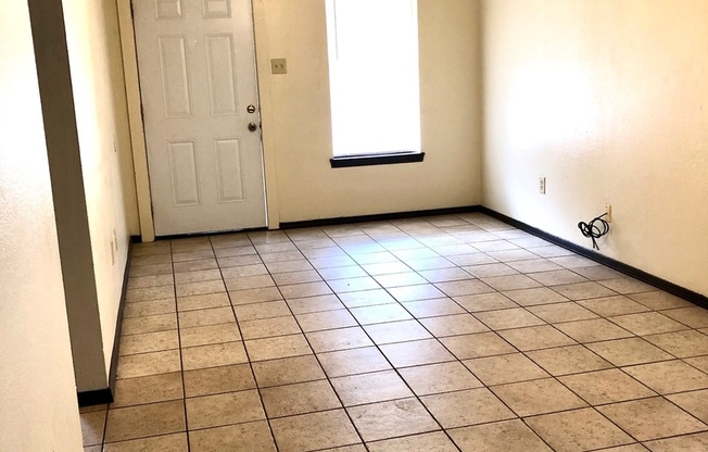 2 beds, 1 bath, $750