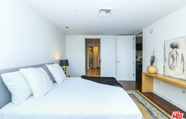 2 beds, 2.5 baths, 1,700 sqft, $5,250, Unit 10N