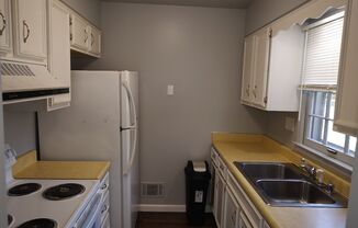 2 beds, 1 bath, $1,200, Unit 2