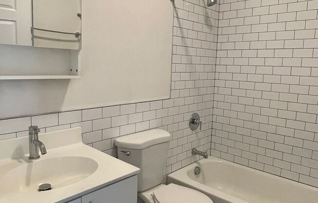 1 bed, 1 bath, 4 sqft, $1,425, Unit 3C