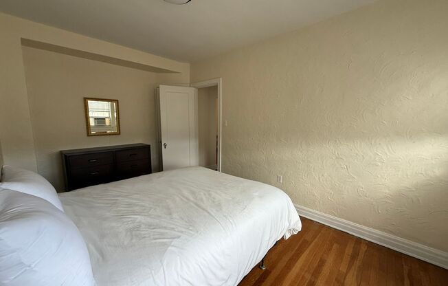 2 beds, 2 baths, 1,303 sqft, $3,000, Unit New King Edward  402