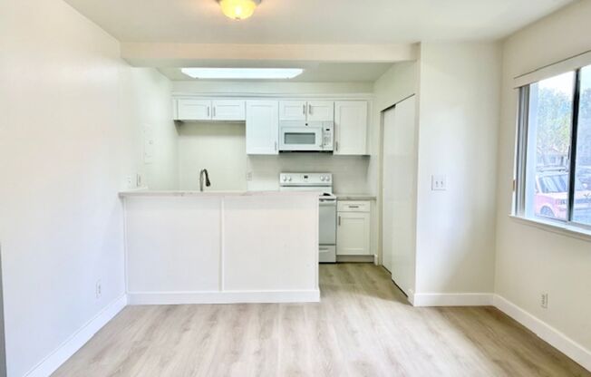 2 beds, 1 bath, $2,345