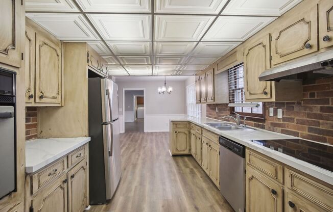 4 beds, 2.5 baths, $2,575, Unit Unit A