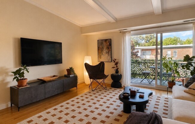 1 bed, 1 bath, 761 sqft, $2,600, Unit 16B