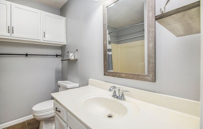 2BR/1.5BA Townhouse in Smithville: GREAT LOCATION