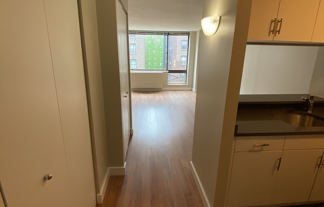 Studio, 1 bath, 470 sqft, $4,168, Unit 8P