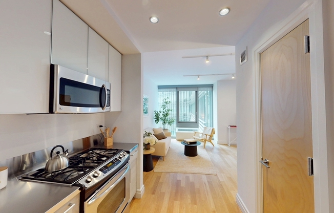 553 W 53 ST