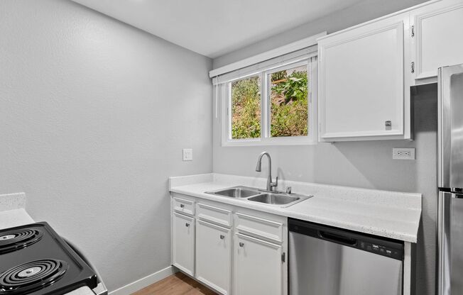 2 beds, 1 bath, 760 sqft, $2,699, Unit 40-213