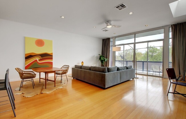 508 E 53 ST