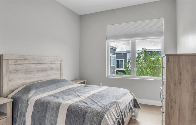 3 beds, 2 baths, 1,090 sqft, $5,250, Unit 318