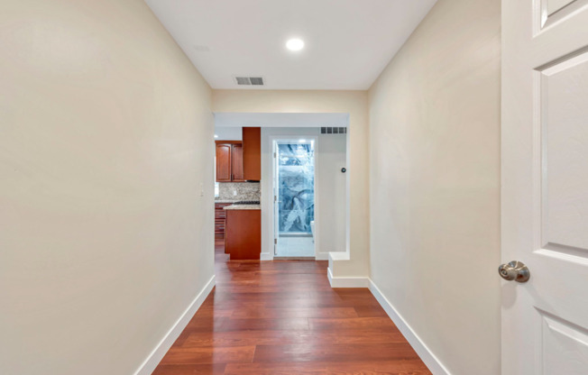 LOWER FLOOR of Fantastic Coastal California DREAM! 2 Bed/1 Bath Home - DALY CITY