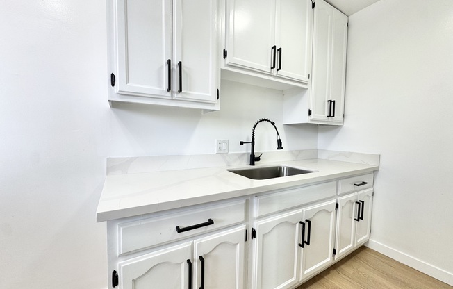 252 W ELM AVE