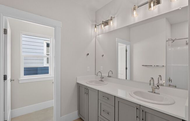 4 beds, 2.5 baths, $3,400