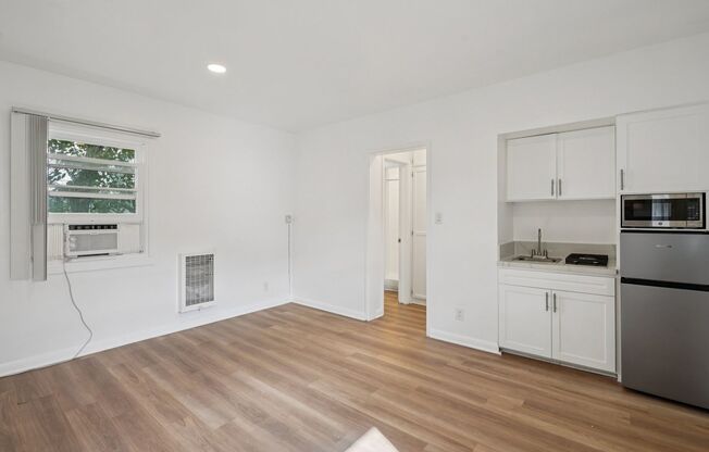 Studio, 1 bath, 325 sqft, $2,298, Unit 20