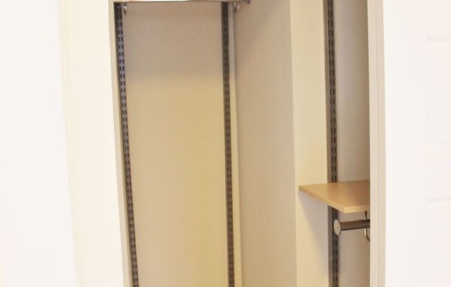 3 beds, 2 baths, $5,250, Unit 205