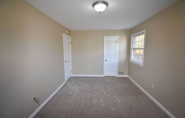 3 beds, 1.5 baths, $1,000, Unit Apt D