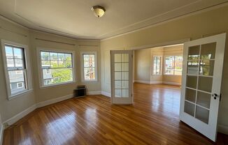 Experience North Berkeley living! This traditional unpretentious building features a completely refreshed One Bedroom apartment.