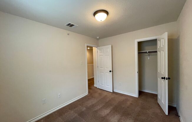 3 beds, 2.5 baths, $1,400, Unit 2