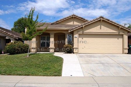 3 beds, 2 baths, 1,367 sqft, $2,395